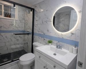 Maple Crest Residence (Minutes to the Fall)