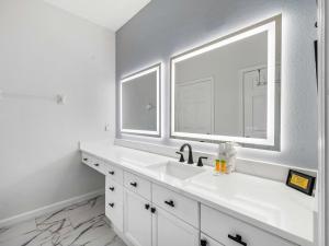 Newly Remodel Kitchen withNew Appliances