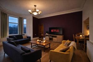 Contractors and Guests Grand 3 Bedroom Central Free Parking Fully equipped