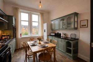 Contractors and Guests Grand 3 Bedroom Central Free Parking Fully equipped