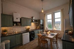 Contractors and Guests Grand 3 Bedroom Central Free Parking Fully equipped