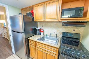 Recently Renovated Oceanfront 1BR Heated Pools