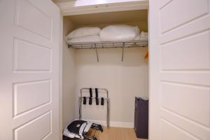 2 bedrooms-3 beds 2 baths-Rocky Creekside Retreat - Top Floor - Heated Pool and Hot Tub