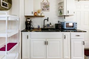 Modern 2BR Apartment • Free Parking • Baden
