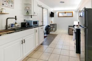 Modern 2BR Apartment • Free Parking • Baden