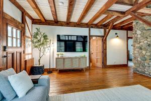 Tranquil Manor! Lake Geneva English Tudor Estate