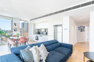Luxury Level 20 CBD Retreat With Panoramic Views