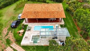 Casa junto as montanhas