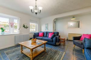 3 Bed in Porthleven oc-1seav