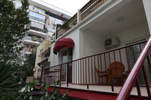 SMALL Boutique & Garden