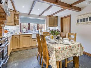 5 Bed in Cleator oc-sz529