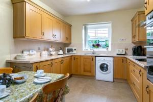 3 Bed in Caerhun oc-wag692