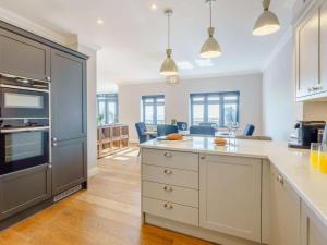 3 Bed in Hythe oc-87167