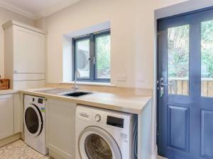 3 Bed in Hythe oc-87167