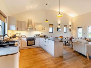 2 Bed in Somerton oc-92126