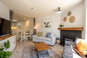 1BR + Sofa Bed | Marketplace Lodge | Village Location | Mountain Views | Parking