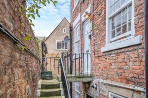 3 Bed in Whitby oc-w418