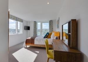 3 Bed in Perranporth oc-p00695