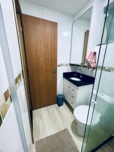 Apartamento amplo a 150m da praia pedra do pontal-ideal para familias e grupos