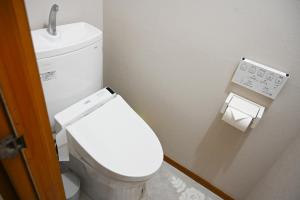 Two bathrooms, two toilets 6 mins walking distance from Keisei Takasago Station