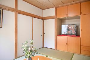 Two bathrooms, two toilets 6 mins walking distance from Keisei Takasago Station