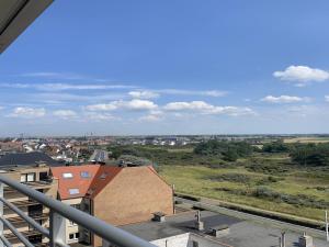 Apartment with Pool and Sea View
