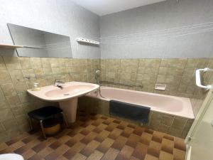 Apartment with Pool and Sea View