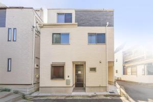 6 mins from Skytree, 4 minutes on foot from the station, free parking, maximum 8 people, newly built
