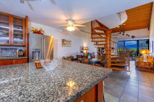Kamaole Sands #10-404 Great Location Ocean view, AC, Fitness Center