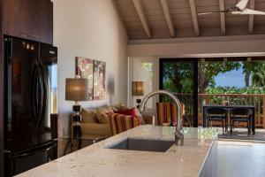 Maui Kamaole #A-201 Ocean view, AC Throughout, Wifi, Across Kamaole Bch III