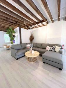 Home for 8, Parking & Patio