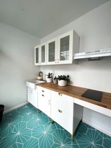Home for 8, Parking & Patio