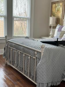 Three Queens Entire House 3 Beds