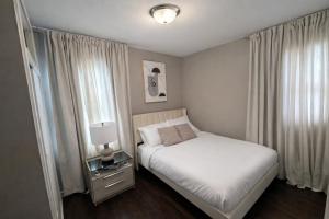 Group Getaway • Sleeps 8 • Open Porch • Near KC