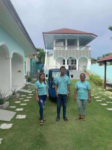 Lucenas B&B near Maravilla White Sand Beach