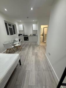 Renovated 6BR En-suites, Ideal for Insurance Stays