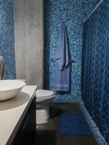 Modern Loft in Zone 4 with Free Parking