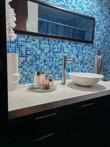 Modern Loft in Zone 4 with Free Parking