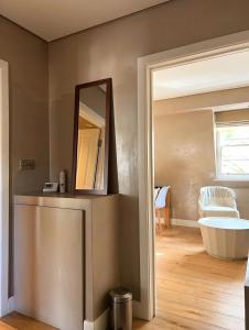 Cosy 2Bed Penthouse on Sussex Gardens