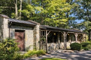 Honeymoon Cottage Chateau DuMont