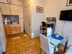 Entire Beautiful 2BR Private Apartment [R]