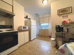 Entire Beautiful 2BR Private Apartment [R]