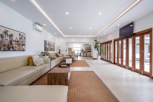 Huge 4 Bedroom Villa in Seminyak, 100m to Batu Belig Beach