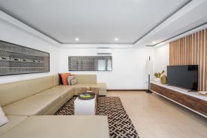 Huge 4 Bedroom Villa in Seminyak, 100m to Batu Belig Beach