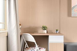 Classic Double Room - Convenient Spot in Bexley - Shared Bathroom