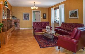 4 Bedroom Beautiful Home In Glemmingebro