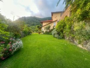 Pool Villa With Sea Views In Camaiore