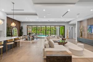 New construction Fort Lauderdale luxury villa with Pool