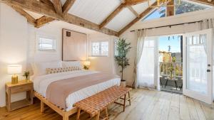 Venice Veranda by AvantStay 1 Block to Venice Beach Rare Walk Street Firepit Outdoor Dining