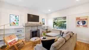 Venice Veranda by AvantStay 1 Block to Venice Beach Rare Walk Street Firepit Outdoor Dining